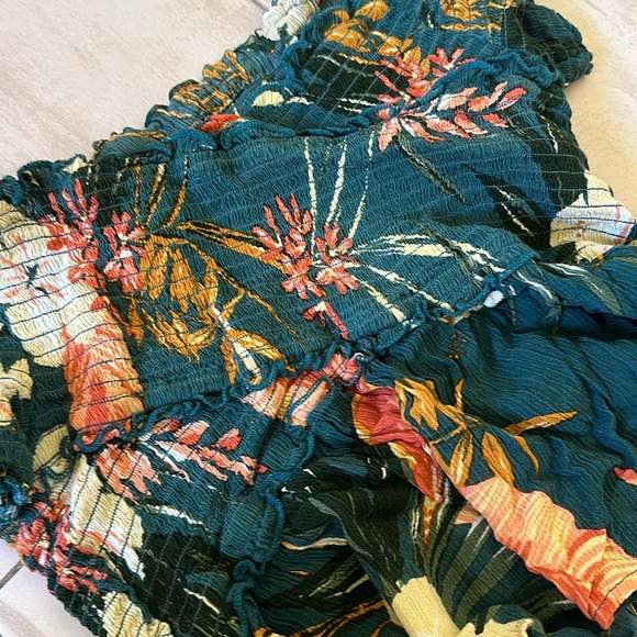 Green floral top - Picture 2 of 4